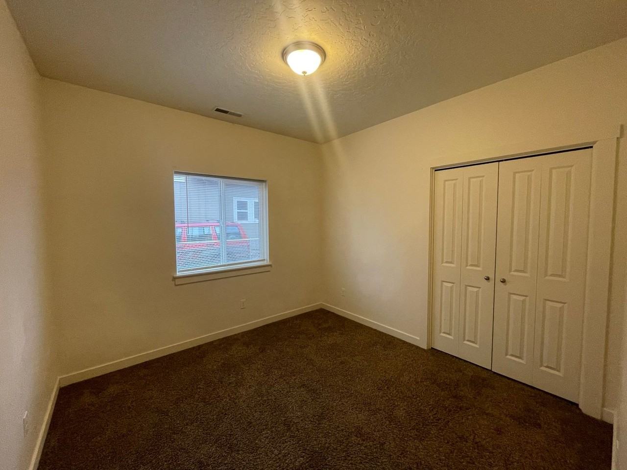 212 S Dewey Ave - Photo 2 of 15