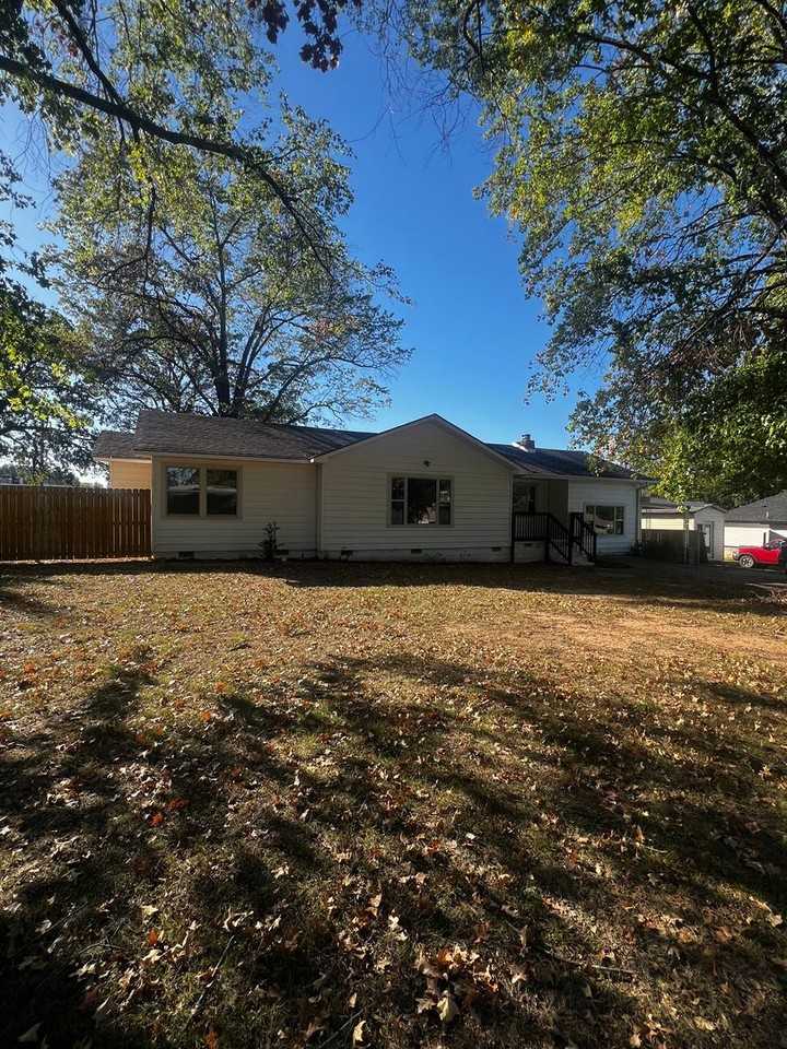 1011 N 49th St - Photo 2 of 13