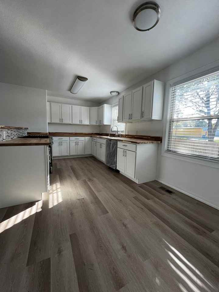 1011 N 49th St - Photo 5 of 13