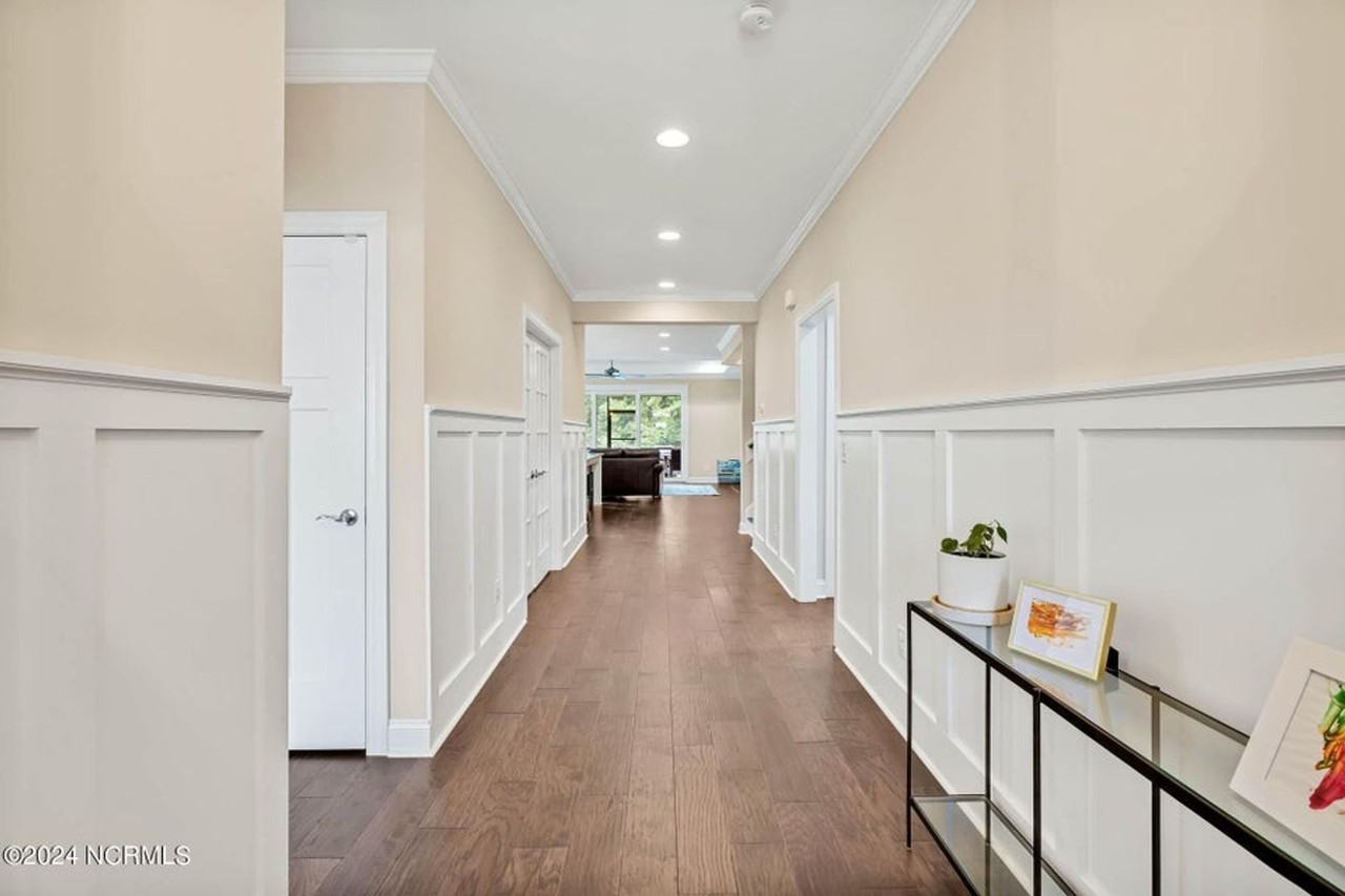 1075 Cranford Dr - Photo 2 of 46