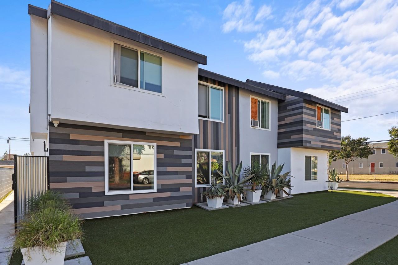 850 N. Van Ness Avenue Apartments - Photo 6 of 19