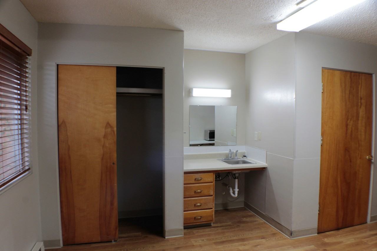 640 Filer Ave W - Photo 2 of 10