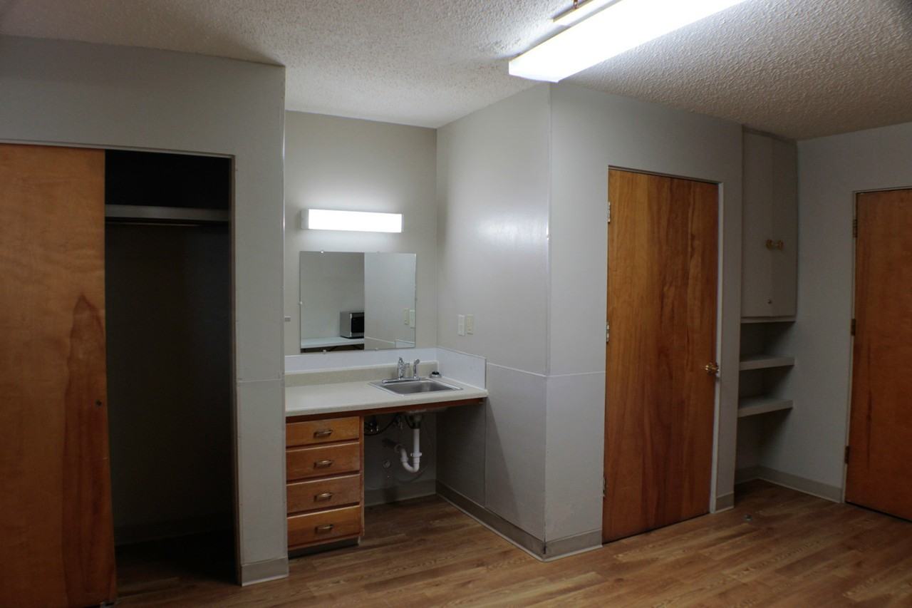 640 Filer Ave W - Photo 3 of 10