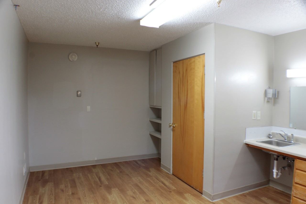 640 Filer Ave W - Photo 4 of 10