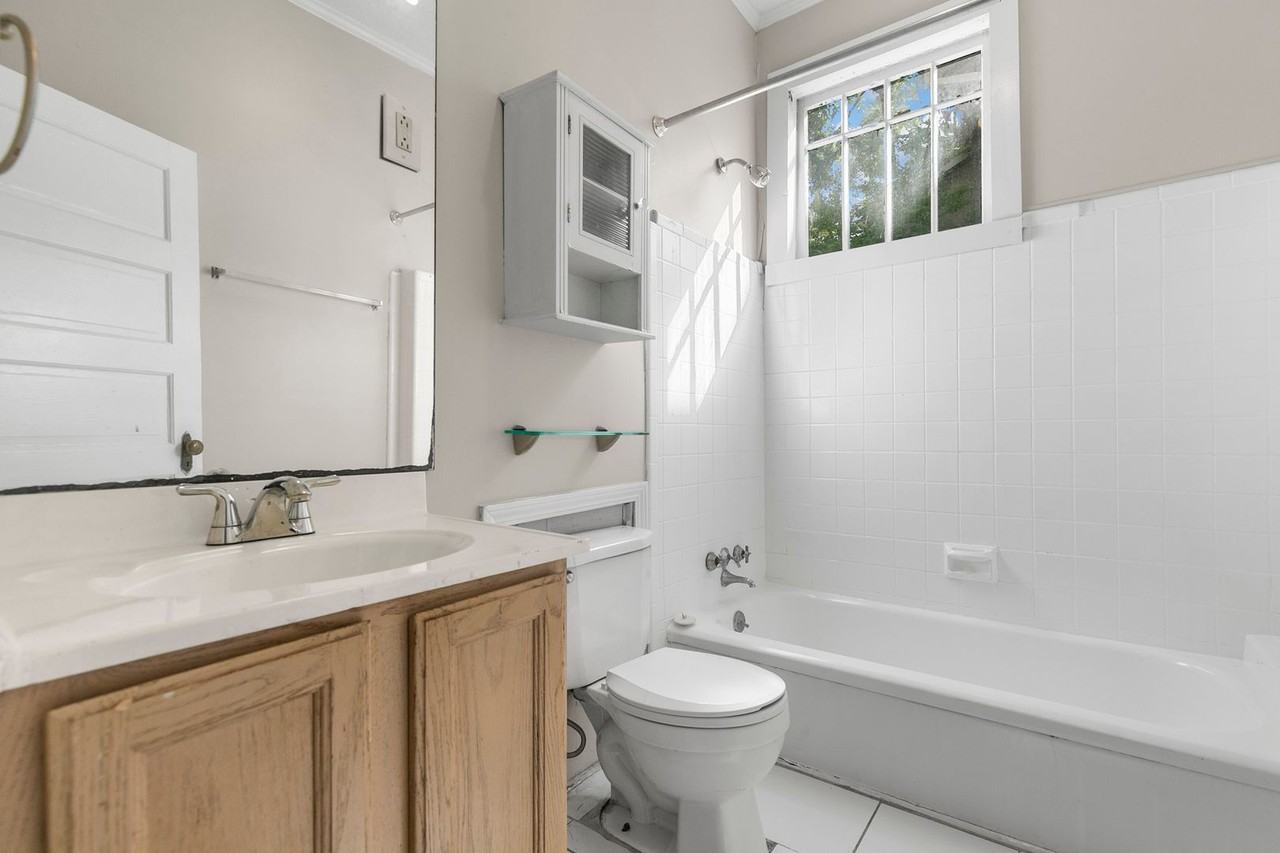 Laurelton Oaks - Photo 3 of 22