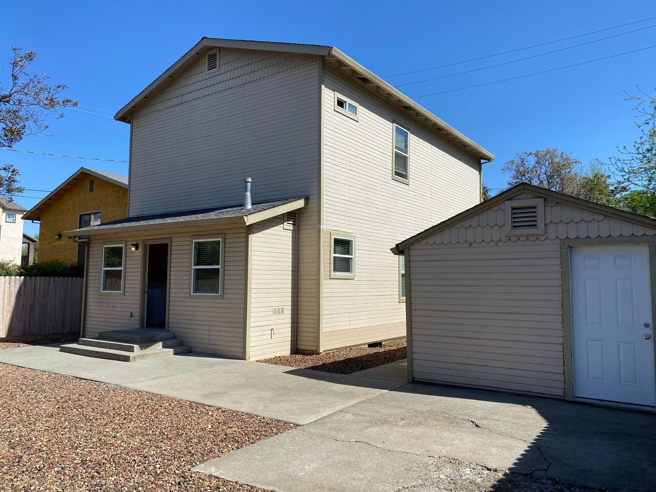 904 Walnut St - Photo 2 of 17