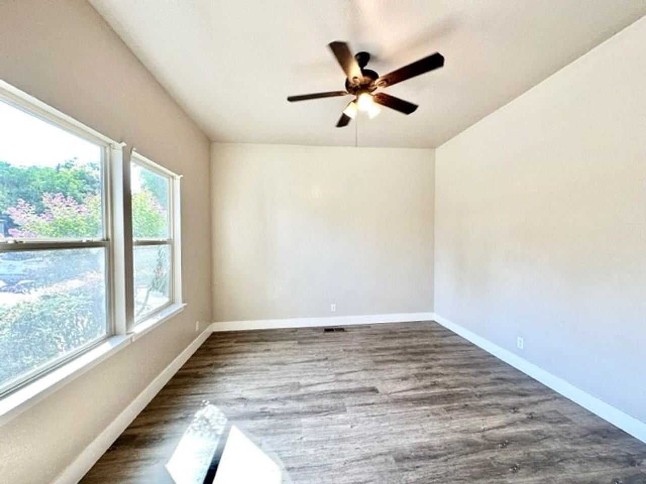 904 Walnut St - Photo 4 of 17