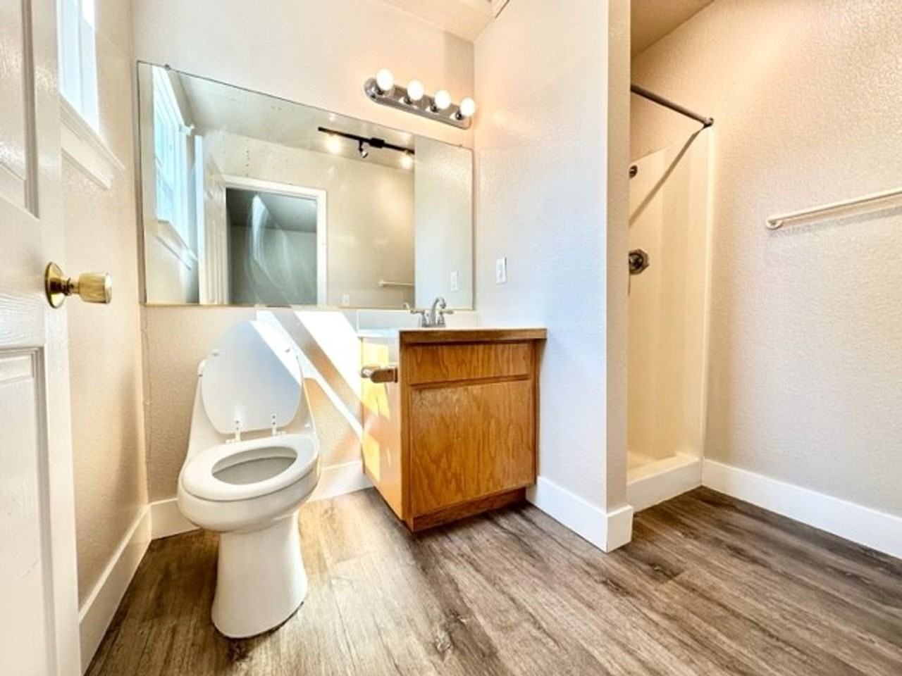 904 Walnut St - Photo 7 of 17