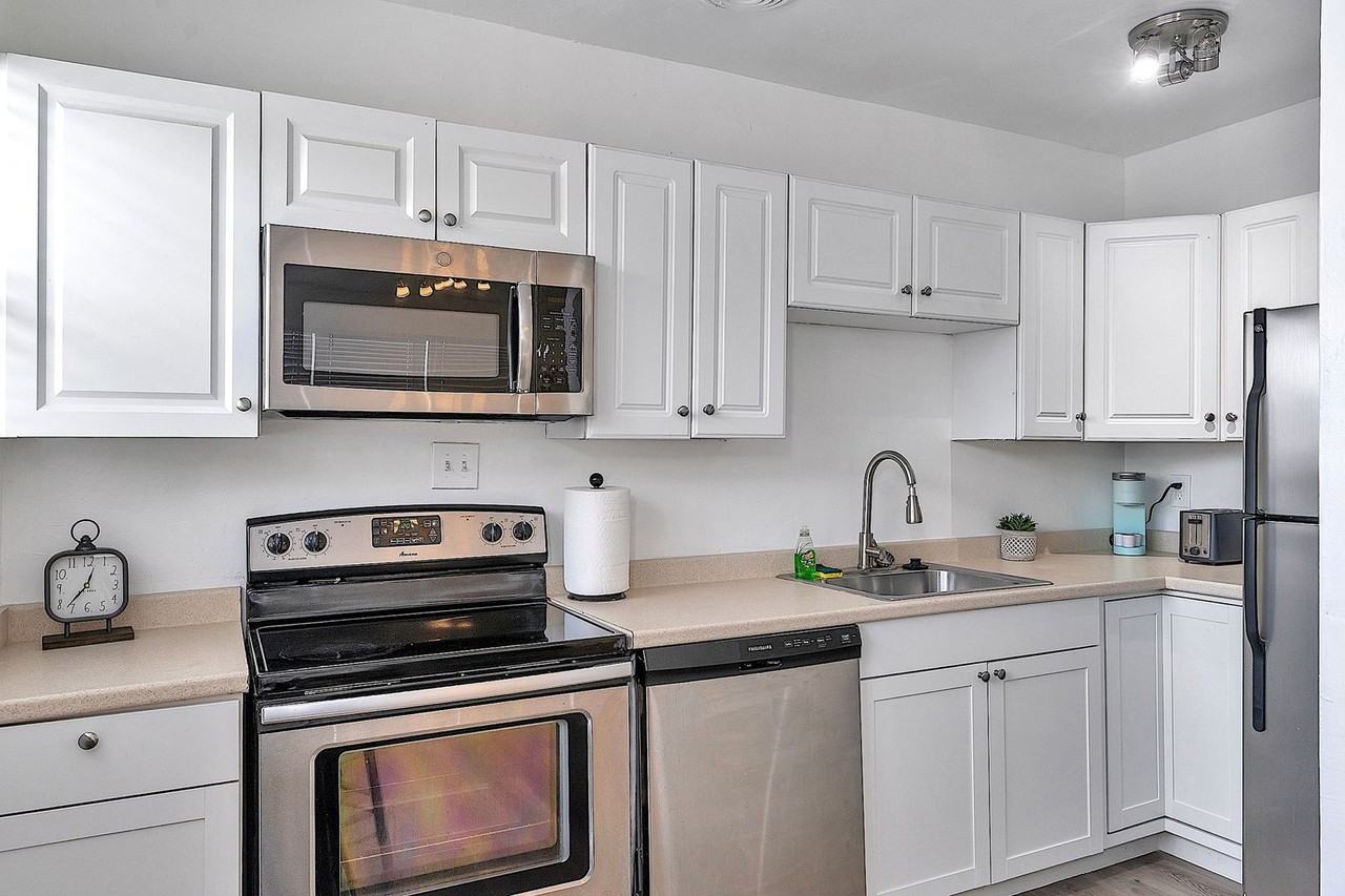 1101 Sw 30th St #2 - Photo 2 of 6