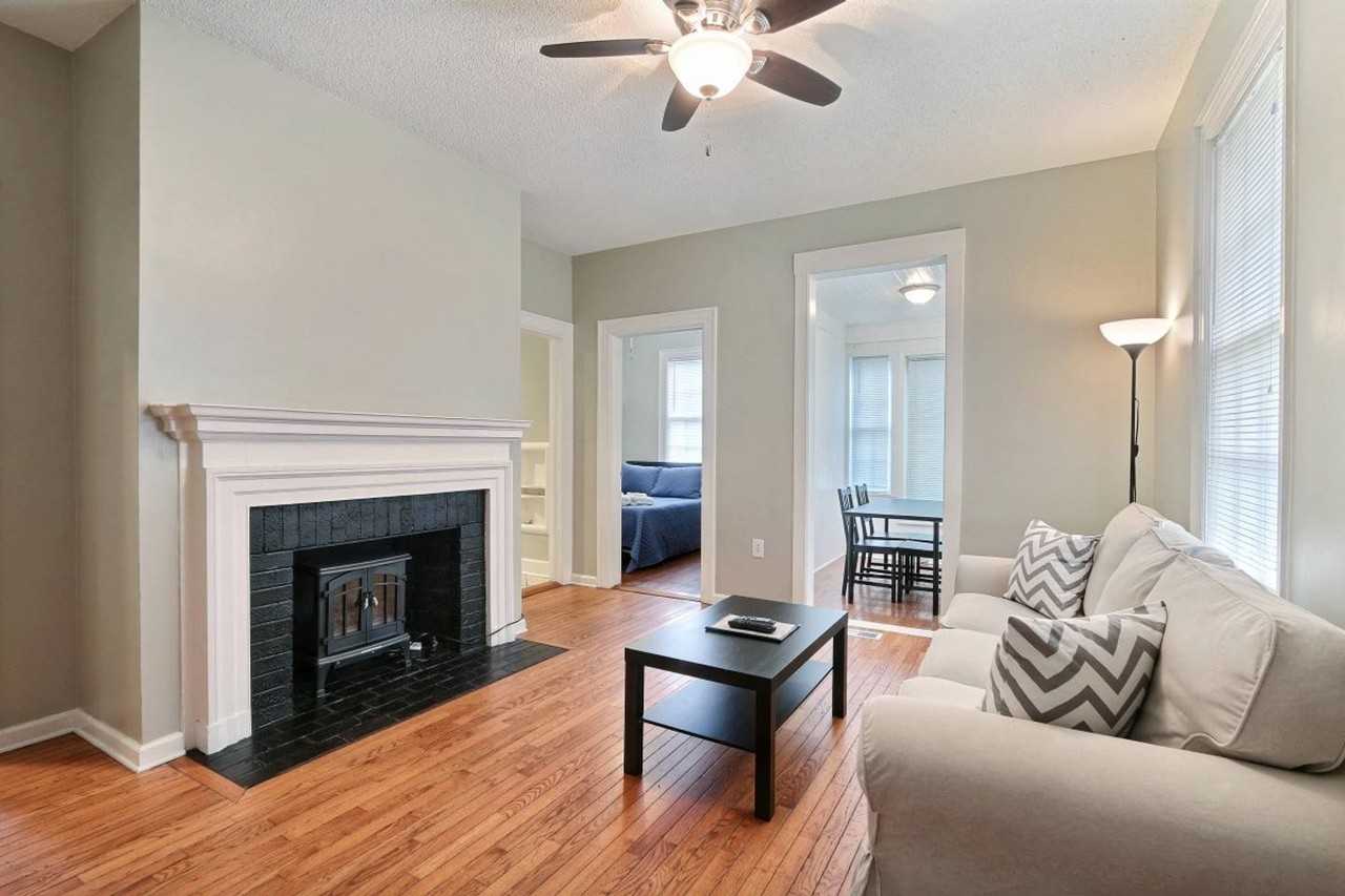 624 E 53rd St - Photo 3 of 13