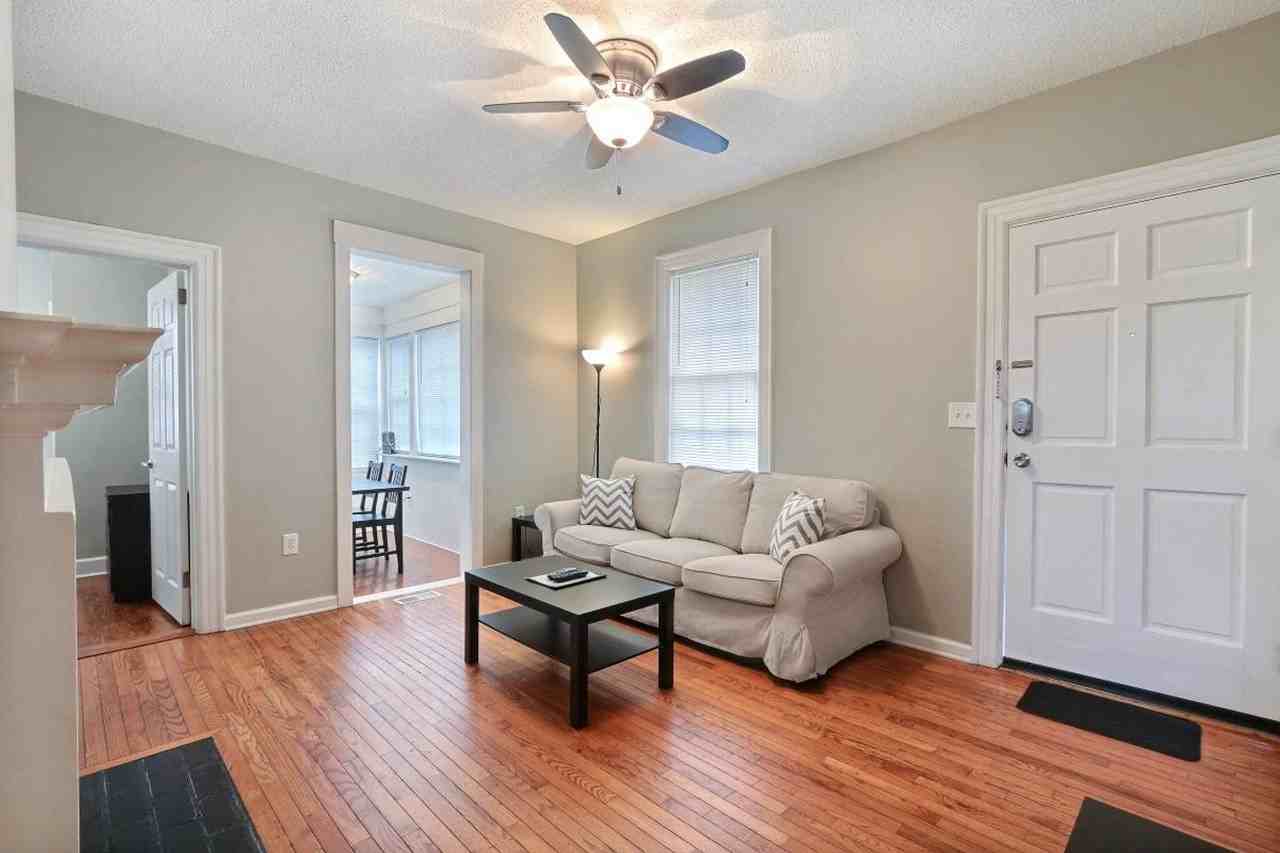 624 E 53rd St - Photo 4 of 13