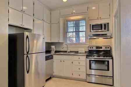 624 E 53rd St - Photo 6 of 13