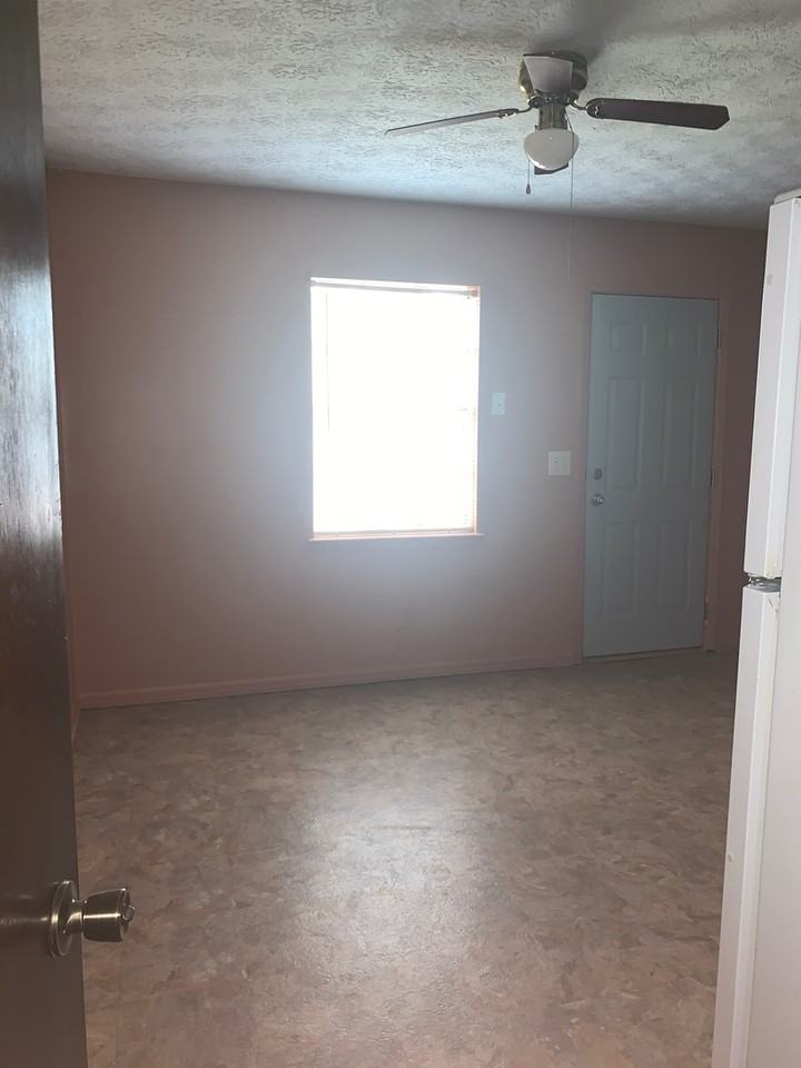 929 Live Oak Dr #D - Photo 4 of 8
