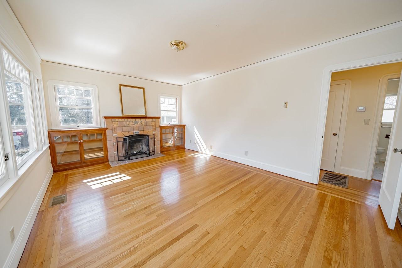 406 Berkeley Park Blvd - Photo 2 of 23
