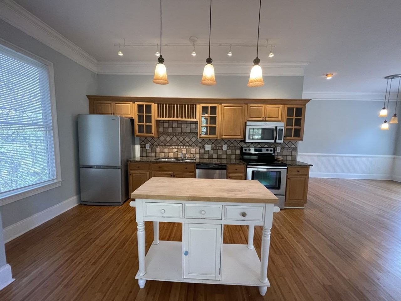 776 Barber St - Photo 3 of 15
