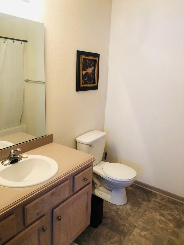 913 Westridge Dr #9 - Photo 5 of 8