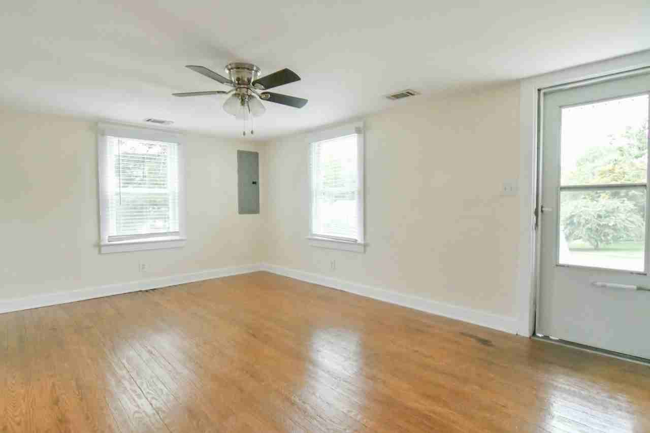 817 Rougemont Ave - Photo 4 of 9