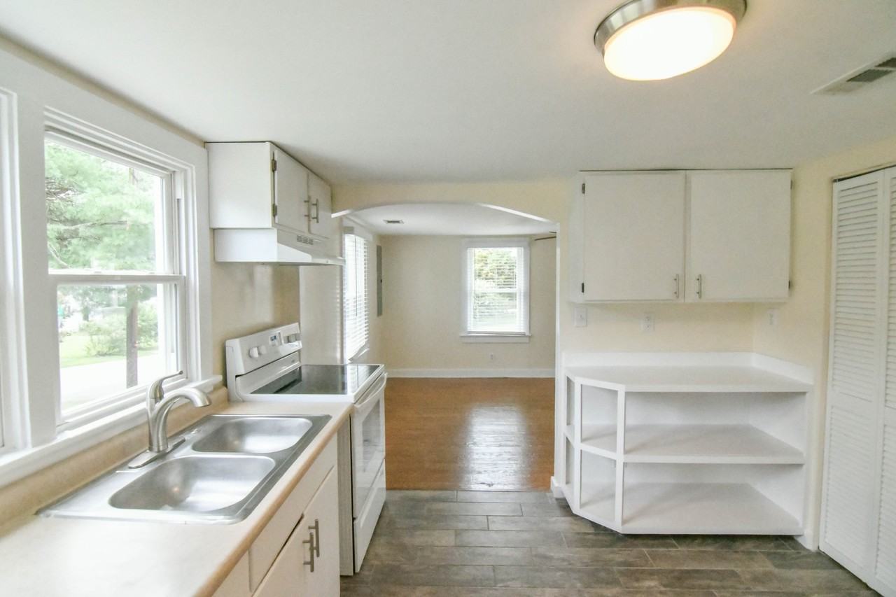 817 Rougemont Ave - Photo 7 of 9