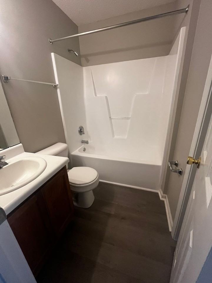 3822 Blue Grass Ct - Photo 3 of 14