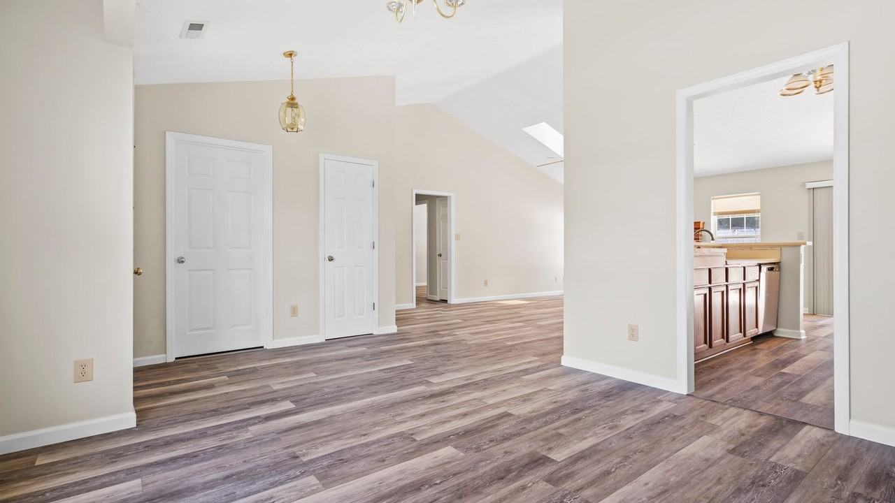 220 Audubon Dr - Photo 3 of 26