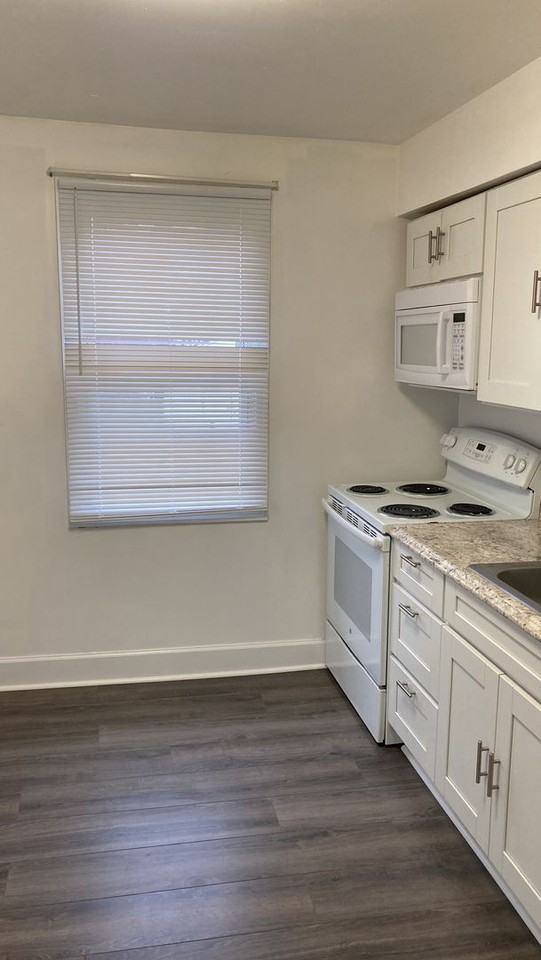 139 Wilson St - Photo 2 of 2