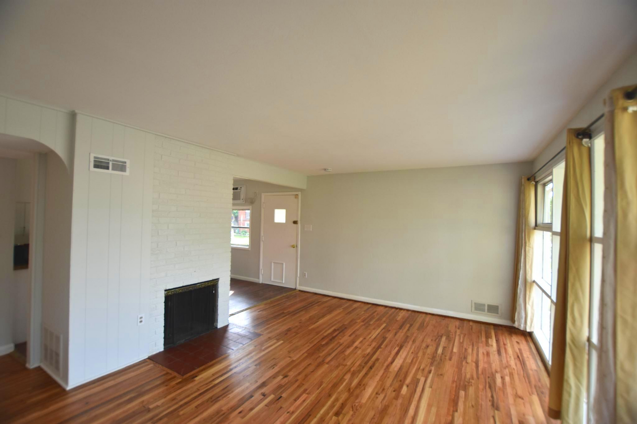 6946 Emerson St - Photo 3 of 15