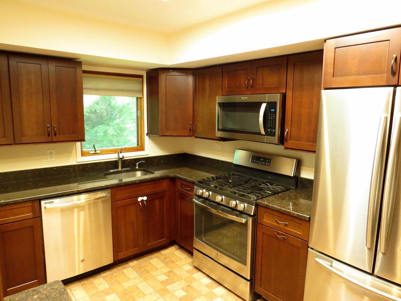 39 Ellen Pl - Photo 2 of 12