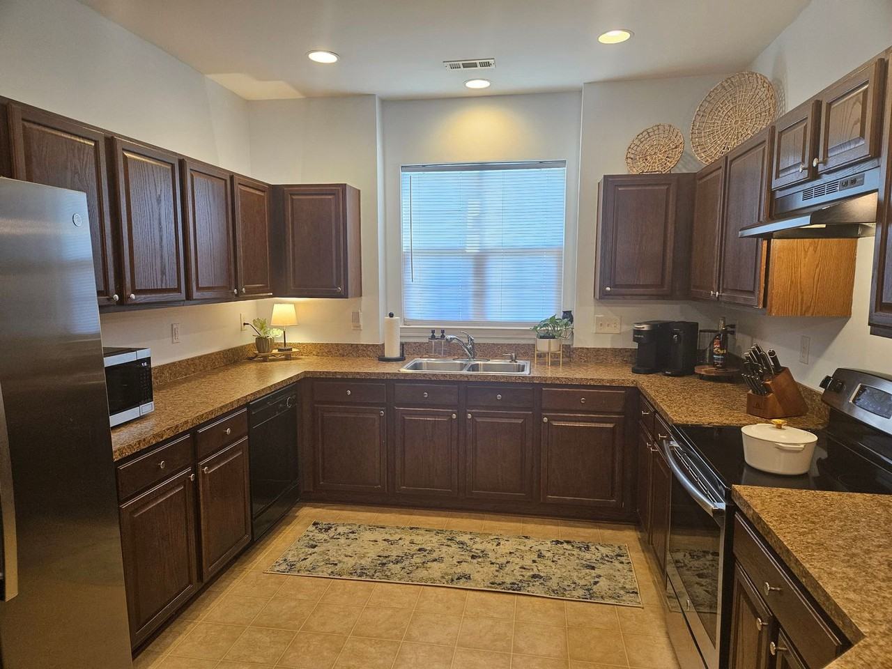 142 Silverspring Pl #A - Photo 3 of 19