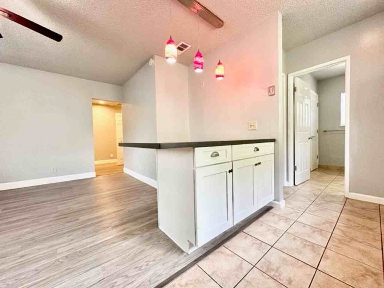 826 Orient St - Photo 2 of 16