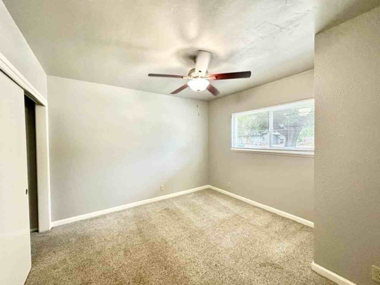 826 Orient St - Photo 6 of 16
