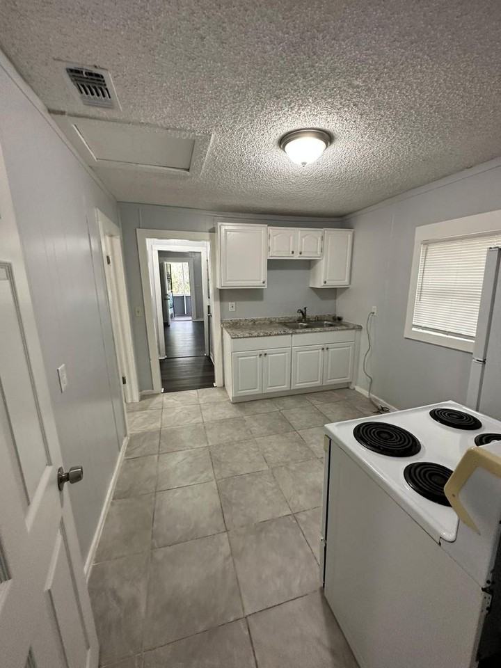 1480 W 26th St - Photo 4 of 26