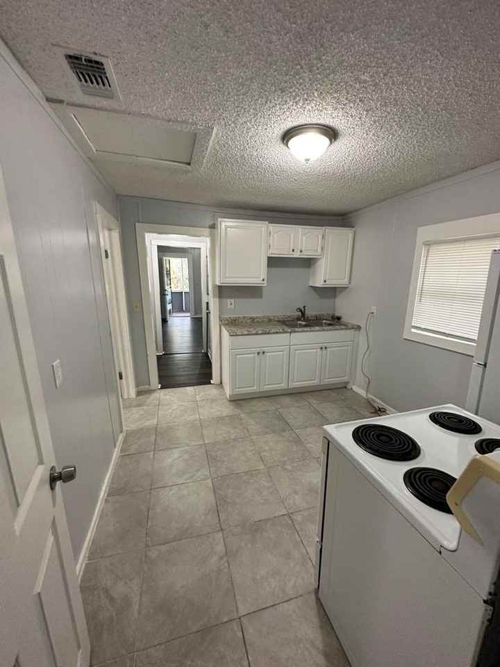 1480 W 26th St - Photo 5 of 26