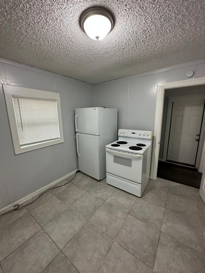 1480 W 26th St - Photo 6 of 26