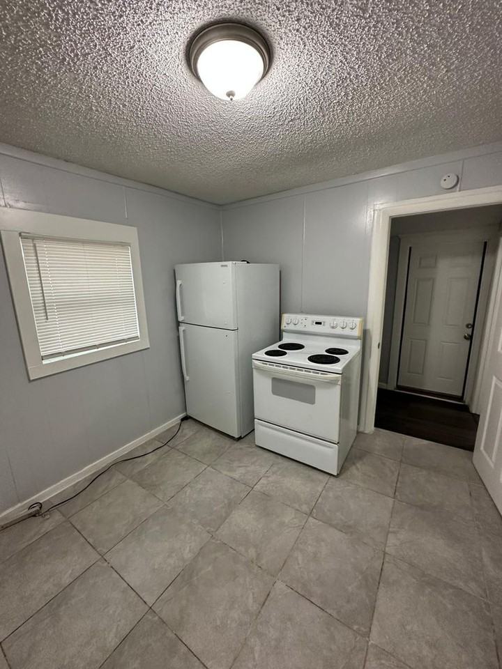 1480 W 26th St - Photo 7 of 26