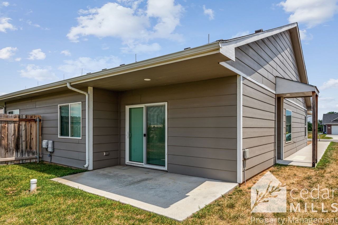 8023 E 34th Ct S - Photo 2 of 14