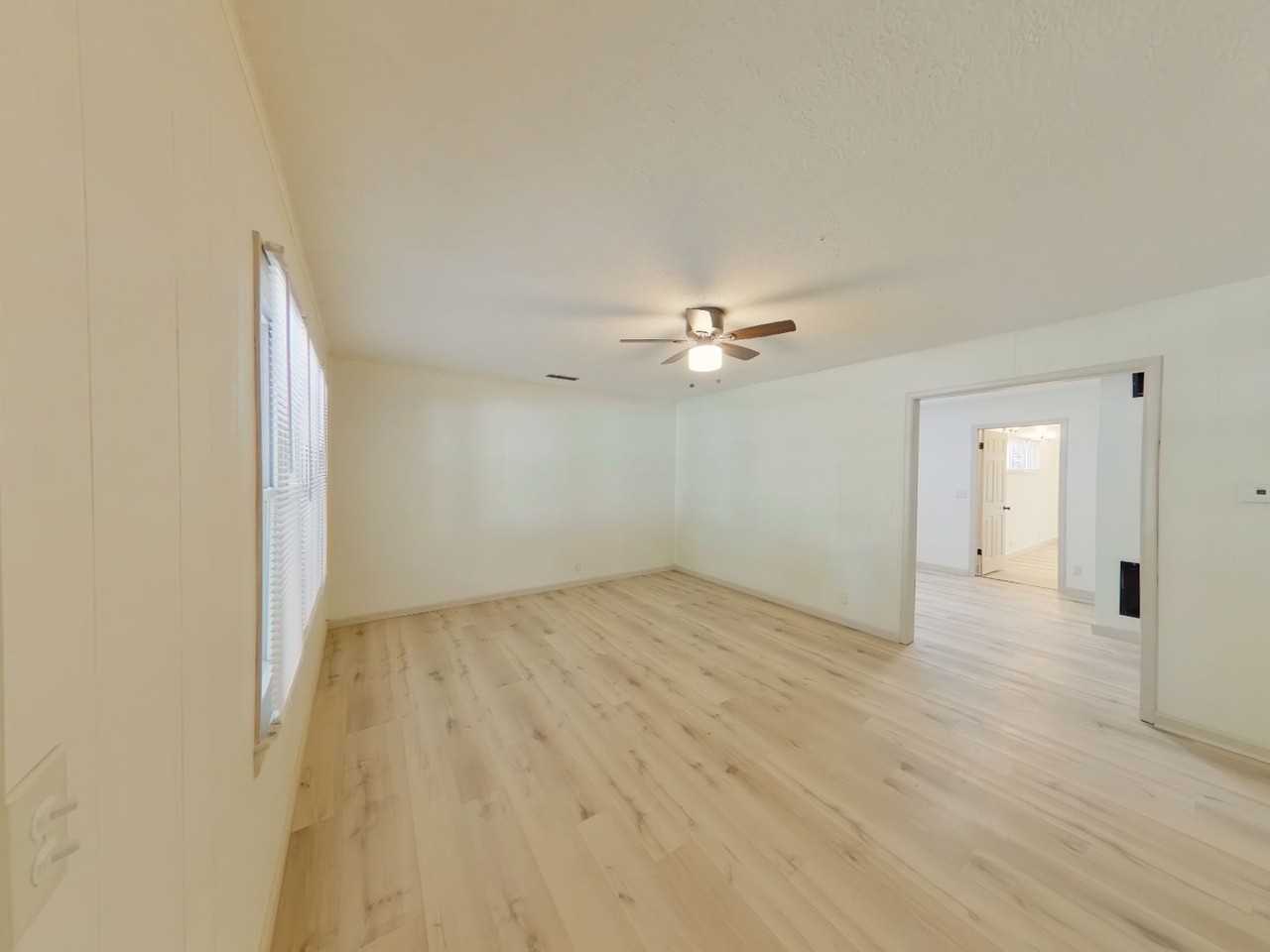 4242 S Dover St - Photo 3 of 9