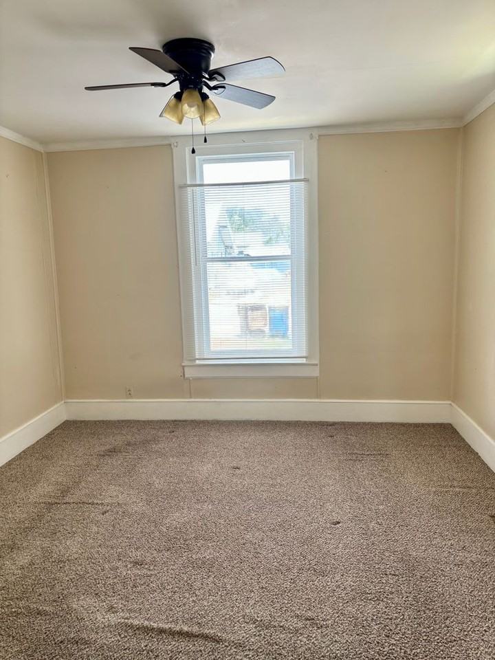 910 W South St - Photo 2 of 10