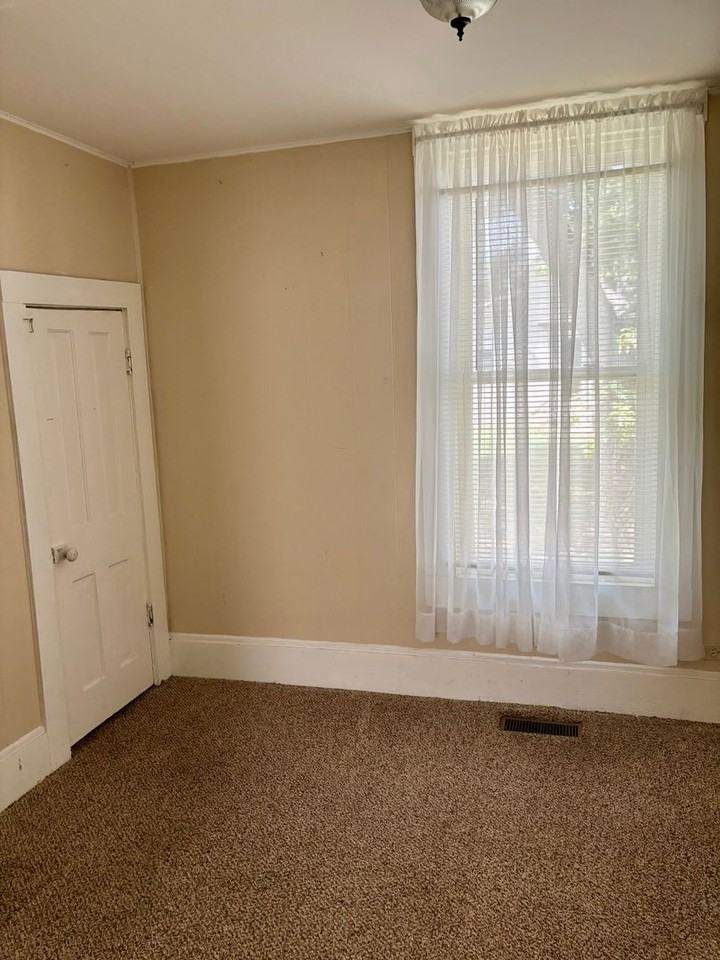 910 W South St - Photo 3 of 10