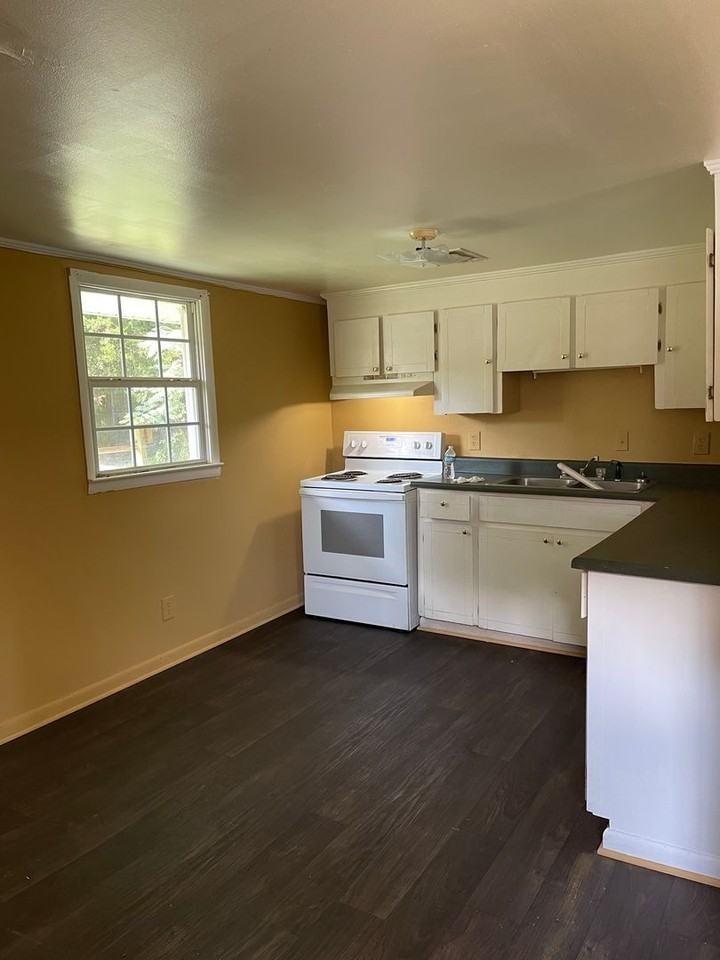 28 Lakeview Dr - Photo 2 of 8