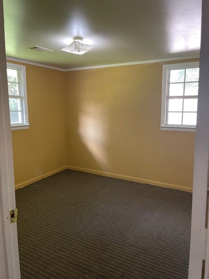 28 Lakeview Dr - Photo 3 of 8