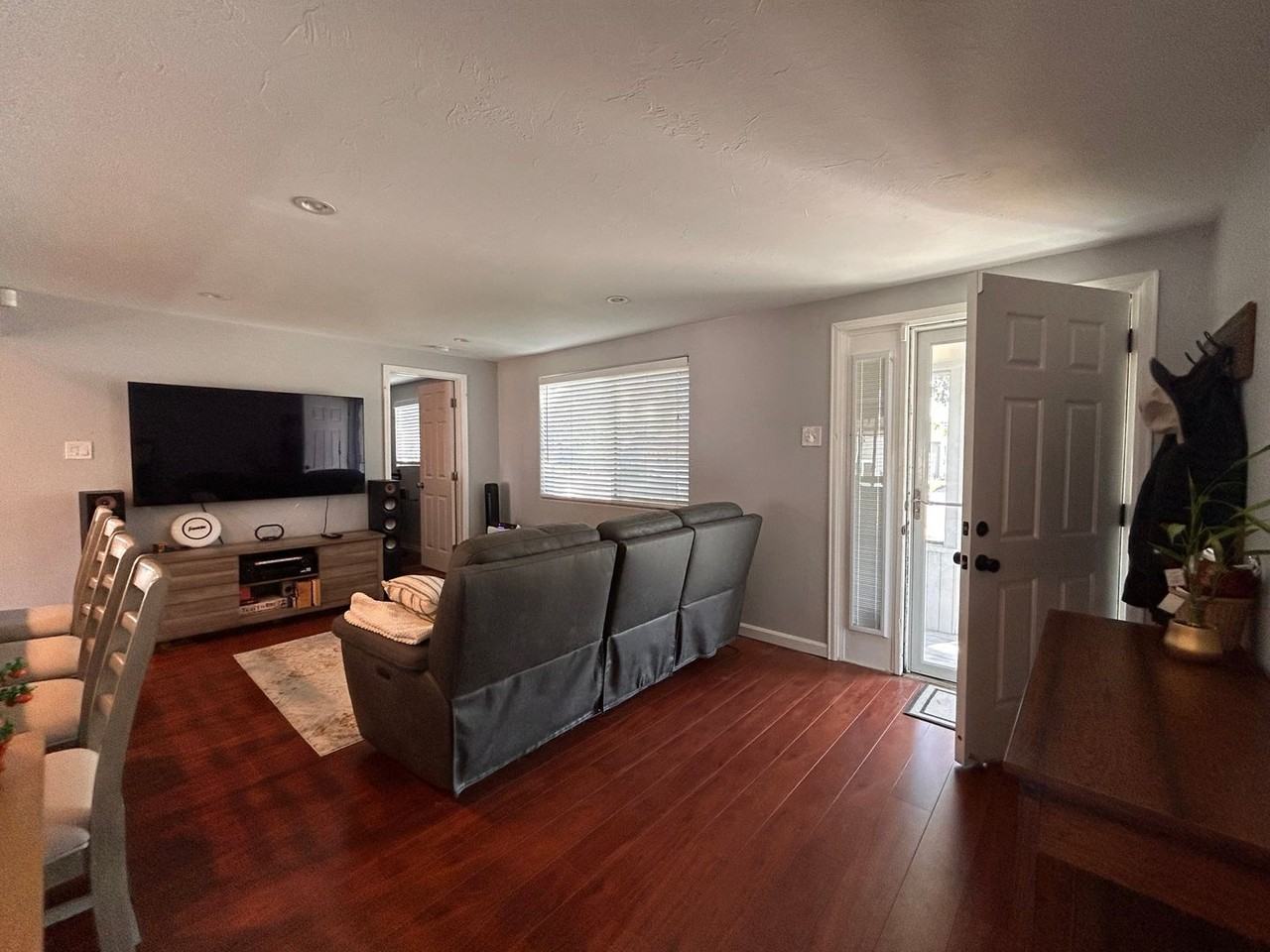 1571 W Cedar Ave - Photo 4 of 28