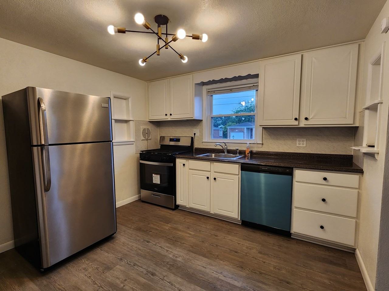 2650 Clearbrook Boulevard - Photo 3 of 18