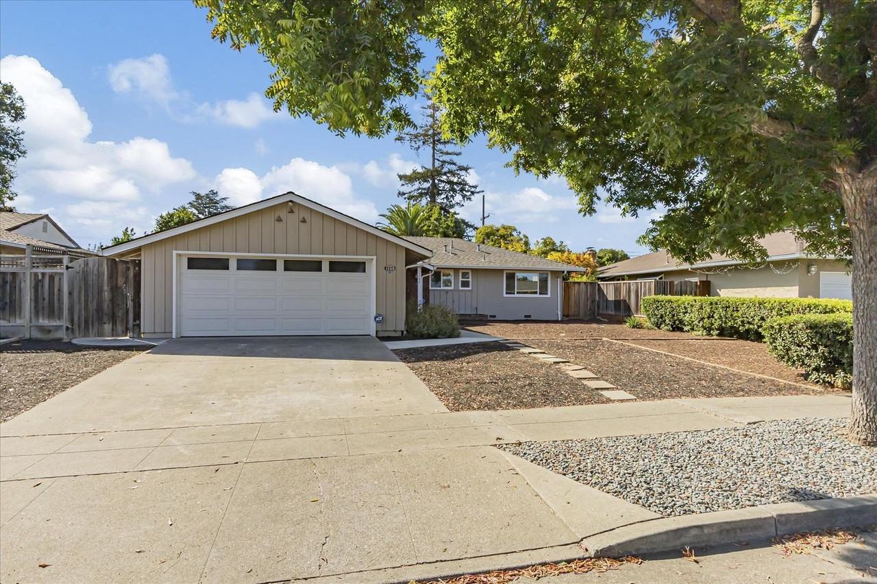 1068 The Dalles Ave - Photo 2 of 39