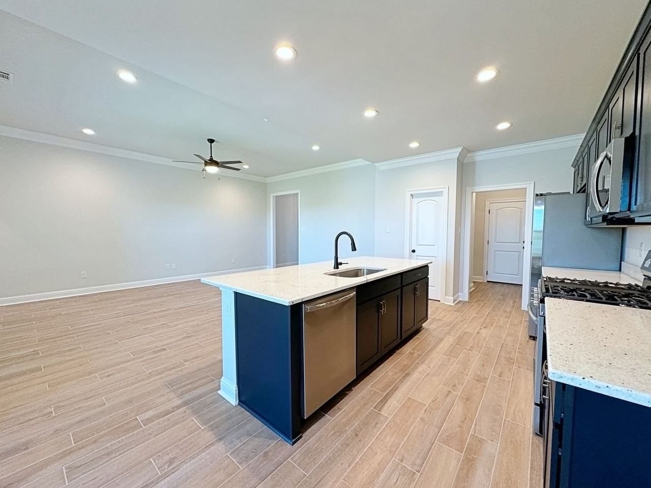 722 Bellegrove Square Ave - Photo 2 of 33