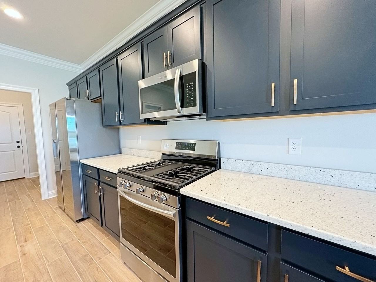 722 Bellegrove Square Ave - Photo 3 of 33