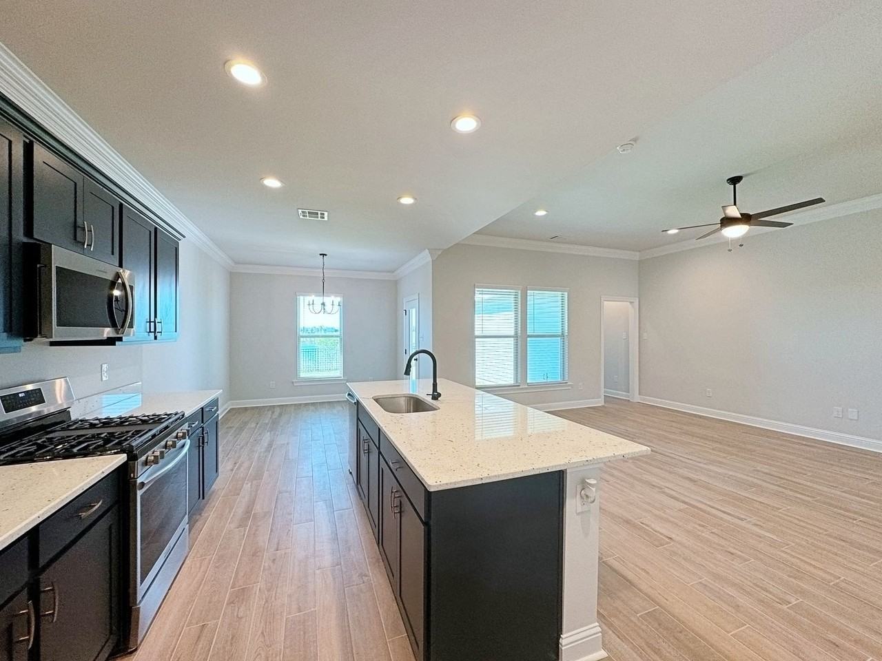 722 Bellegrove Square Ave - Photo 5 of 33