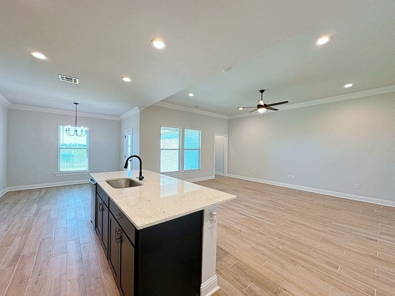 722 Bellegrove Square Ave - Photo 7 of 33