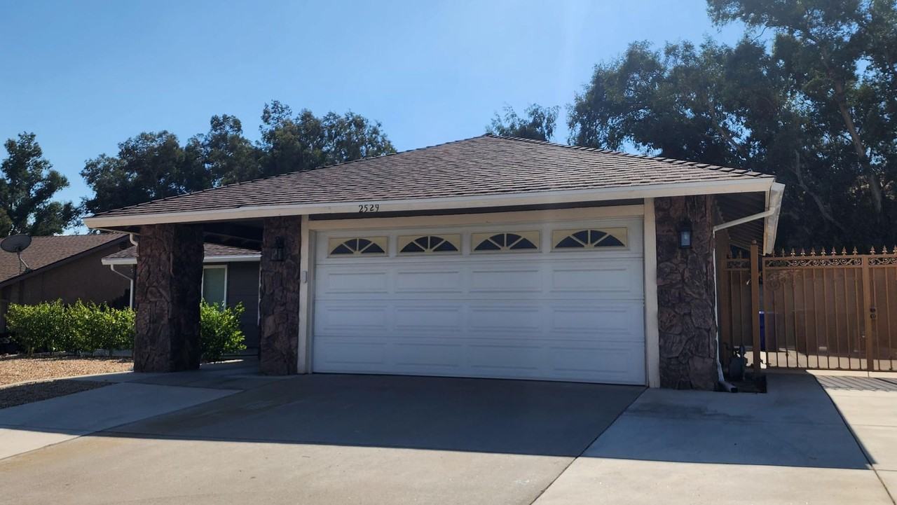 2529 Christine St - Photo 2 of 23