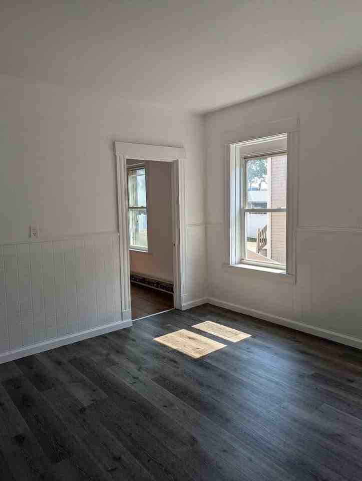 115 Silver St - Photo 2 of 4