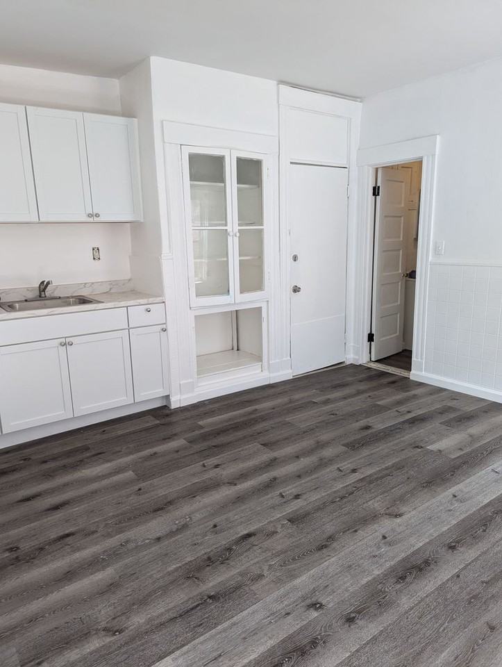 115 Silver St - Photo 4 of 4